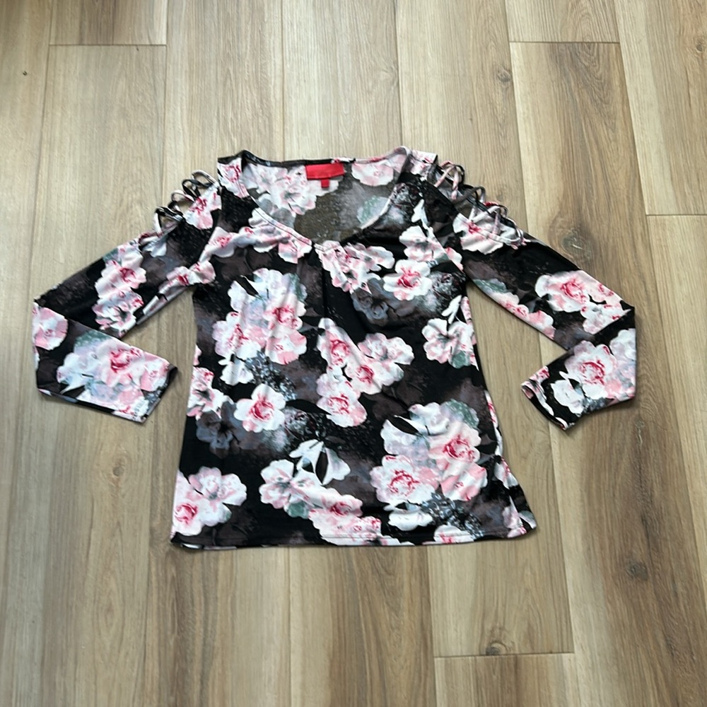 Jennifer Lopez - Floral 3/4 Sleeve Top - Peekaboo Shoulder Black and Pink